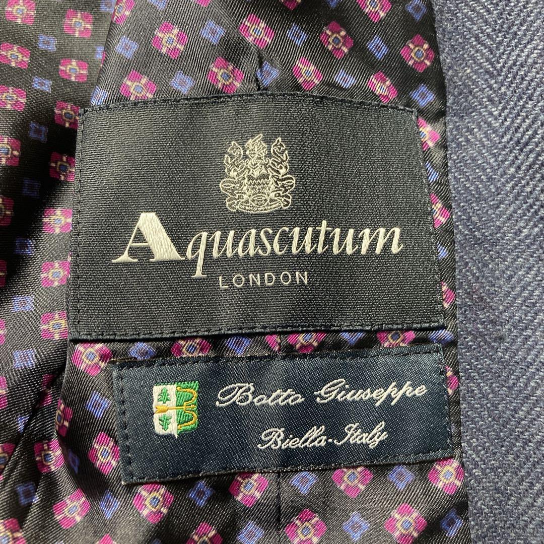 アクアスキュータム　ネイビー　ヘリンボーン　くるみボタン　サイズ8(M)