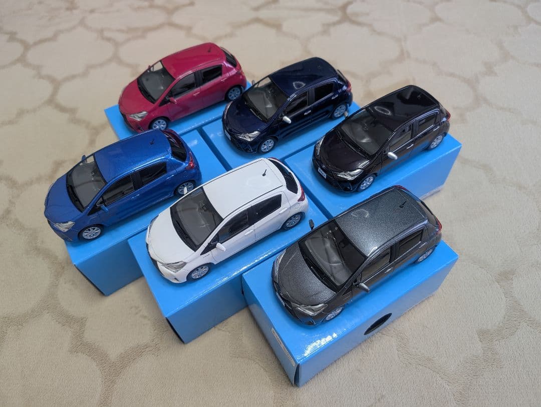 トヨタ ヴィッツ Vitz　カラーサンプル ミニカー 1/30