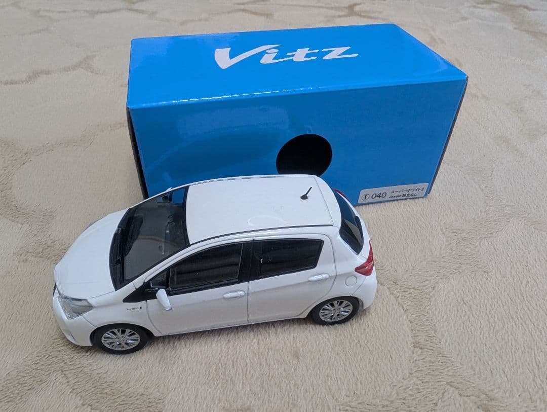 トヨタ ヴィッツ Vitz　カラーサンプル ミニカー 1/30
