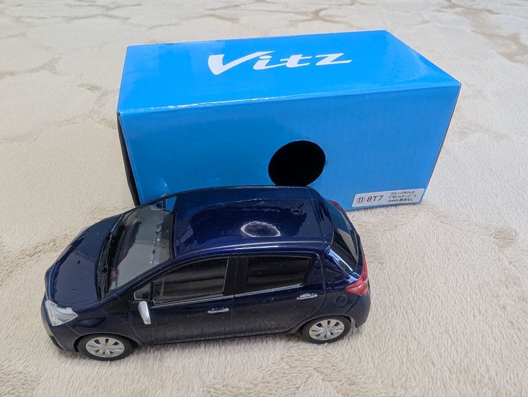 トヨタ ヴィッツ Vitz　カラーサンプル ミニカー 1/30