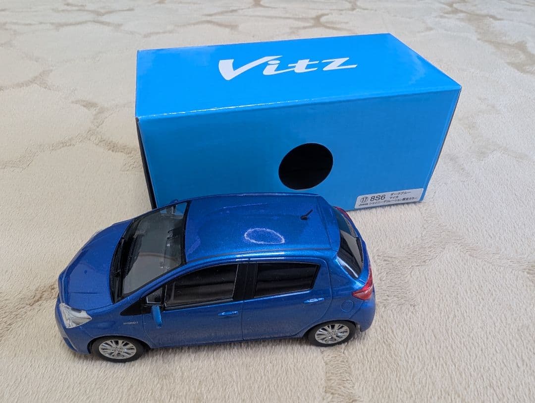 トヨタ ヴィッツ Vitz　カラーサンプル ミニカー 1/30