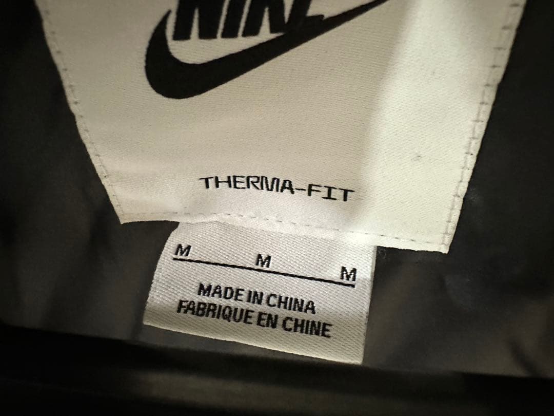 ナイキ(Nike)ダウン パファー ジャケット 型番:IB2976-010