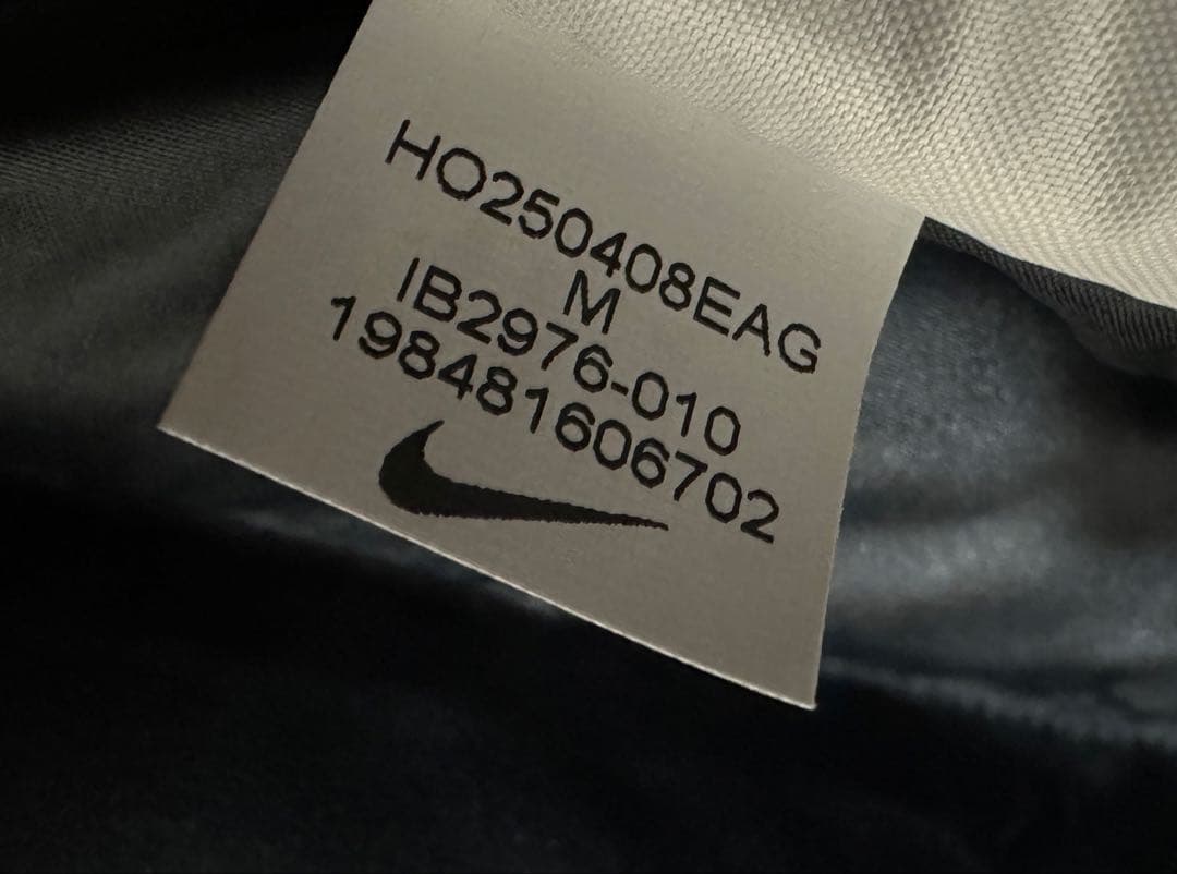 ナイキ(Nike)ダウン パファー ジャケット 型番:IB2976-010