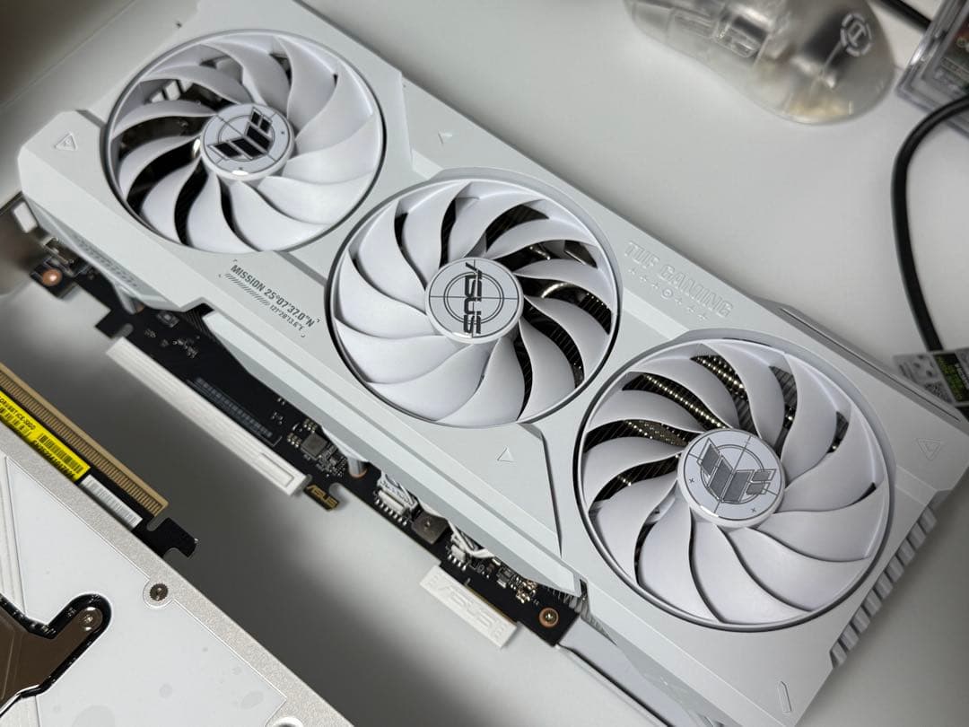 グラフィックボード・グラボ・ビデオカード ASUS RTX 4070 Ti SUPER BTF