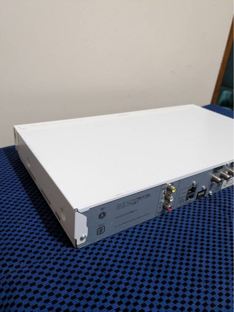 16様【最終値下げ】SHARP ブルーレイレコーダー リモコン付き ホワイト