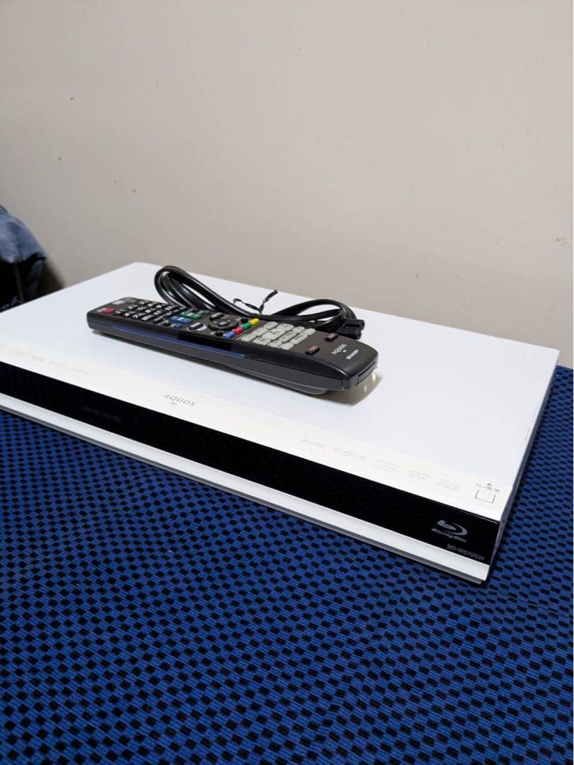 16様【最終値下げ】SHARP ブルーレイレコーダー リモコン付き ホワイト