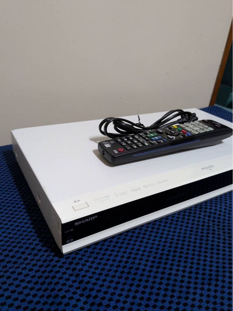 16様【最終値下げ】SHARP ブルーレイレコーダー リモコン付き ホワイト