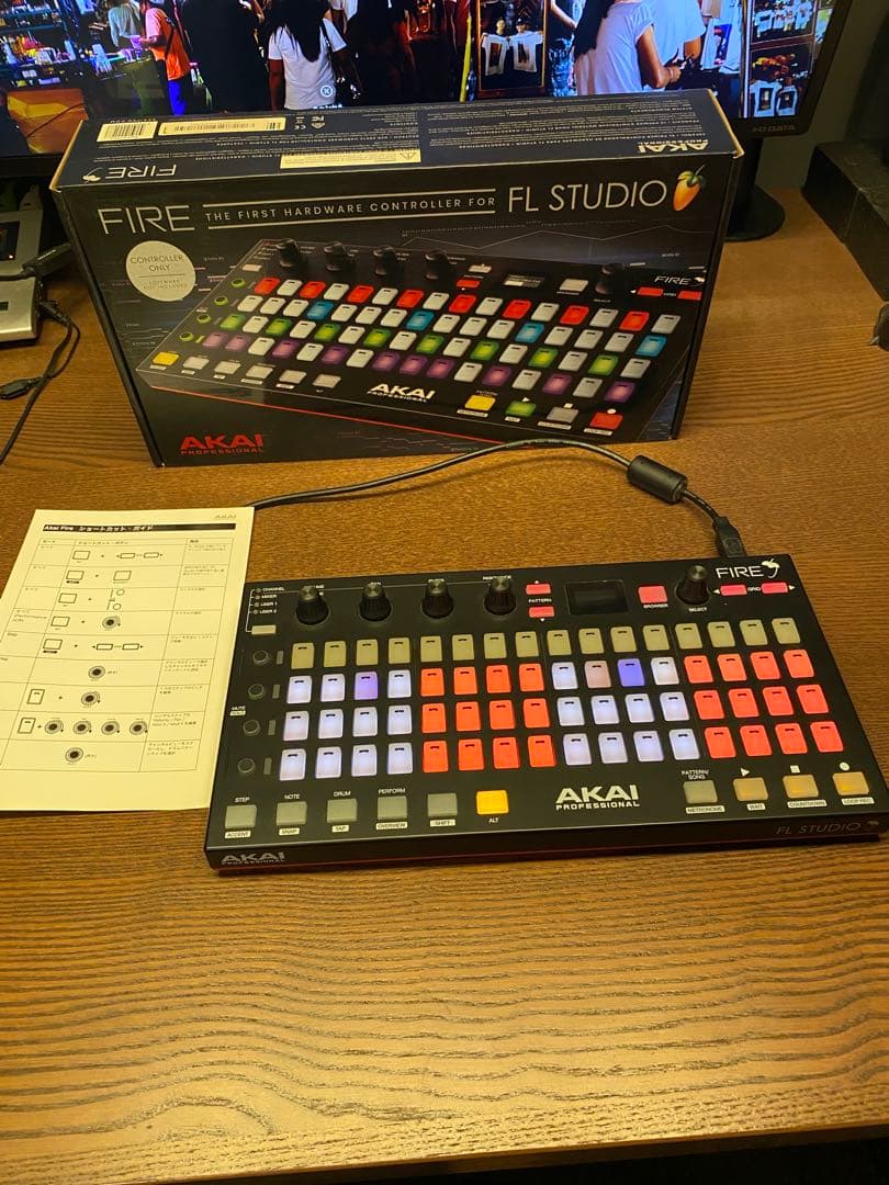 AKAI FIRE MIDIコントローラー
