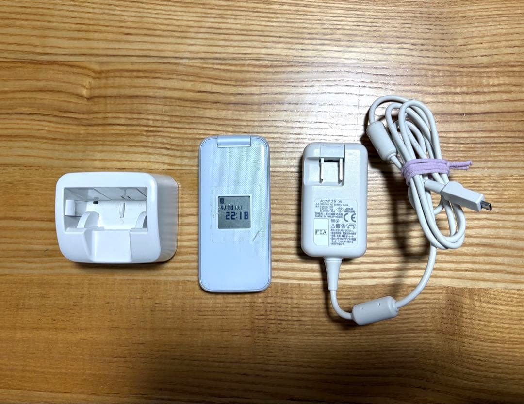 docomo F-01Mホワイト 折りたたみ式