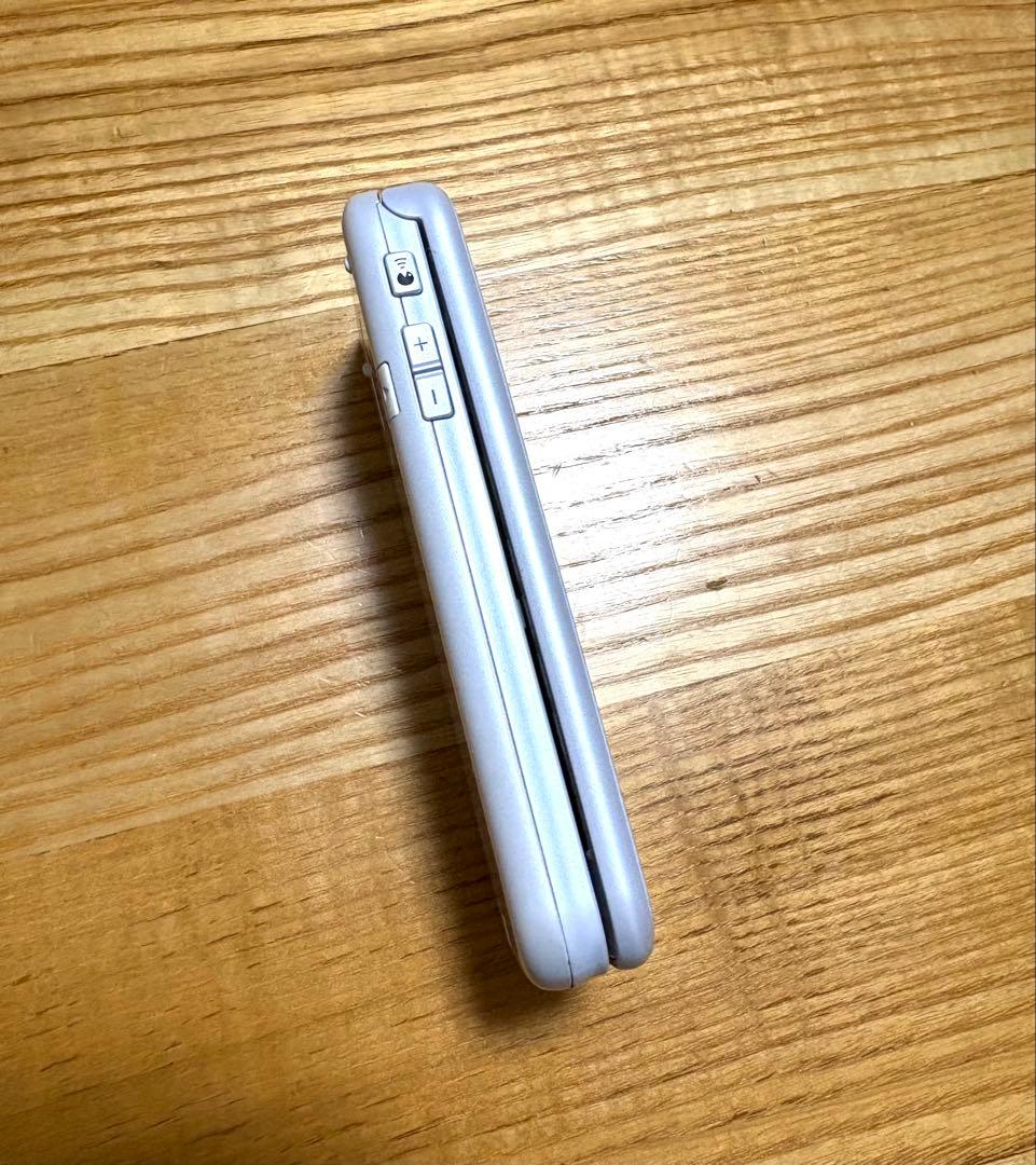 docomo F-01Mホワイト 折りたたみ式