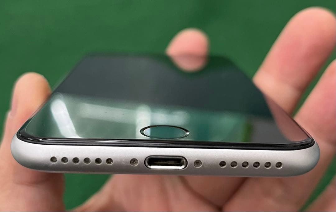 Apple iPhone SE (第2世代) 256GB SIMフリー ホワイト