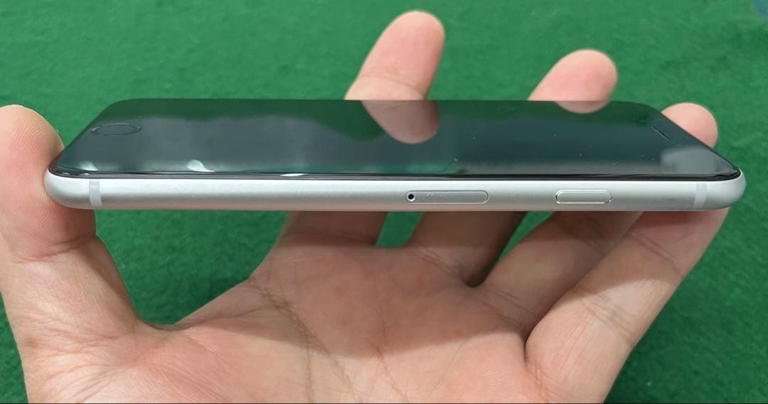 Apple iPhone SE (第2世代) 256GB SIMフリー ホワイト