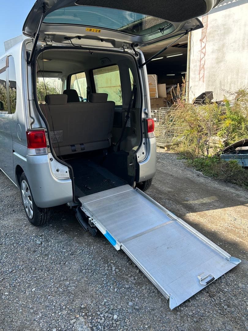 ひ*る様 スロープ付きシルバー車両