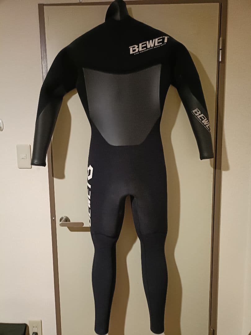 BEWET M・セミドライスーツ 黒