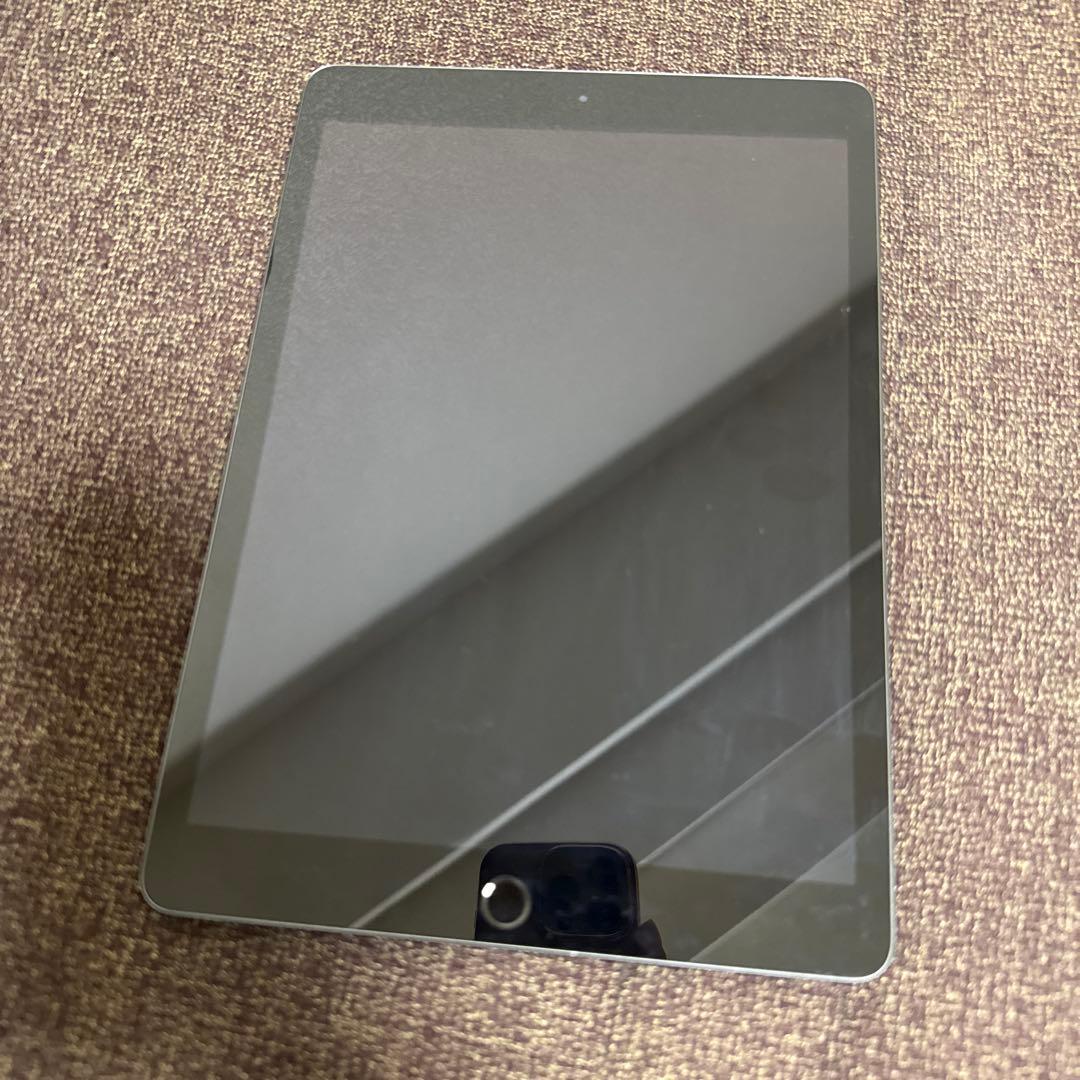 Apple iPad 第8世代　10.2インチ スペースグレー 本体