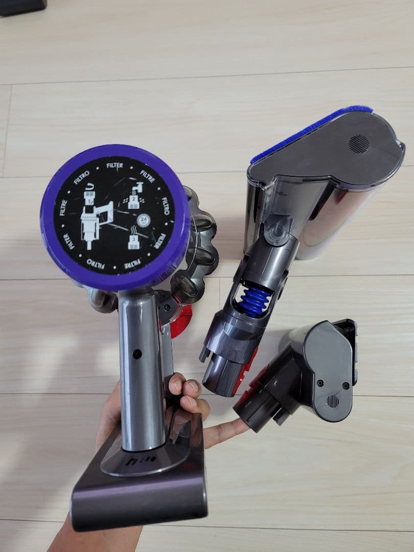 ダイソン Dyson V10 サイクロン式 コードレス掃除①