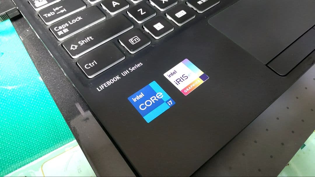 富士通 LIFEBOOK UH90/G2 12世代i7 軽量 697g　モバイル