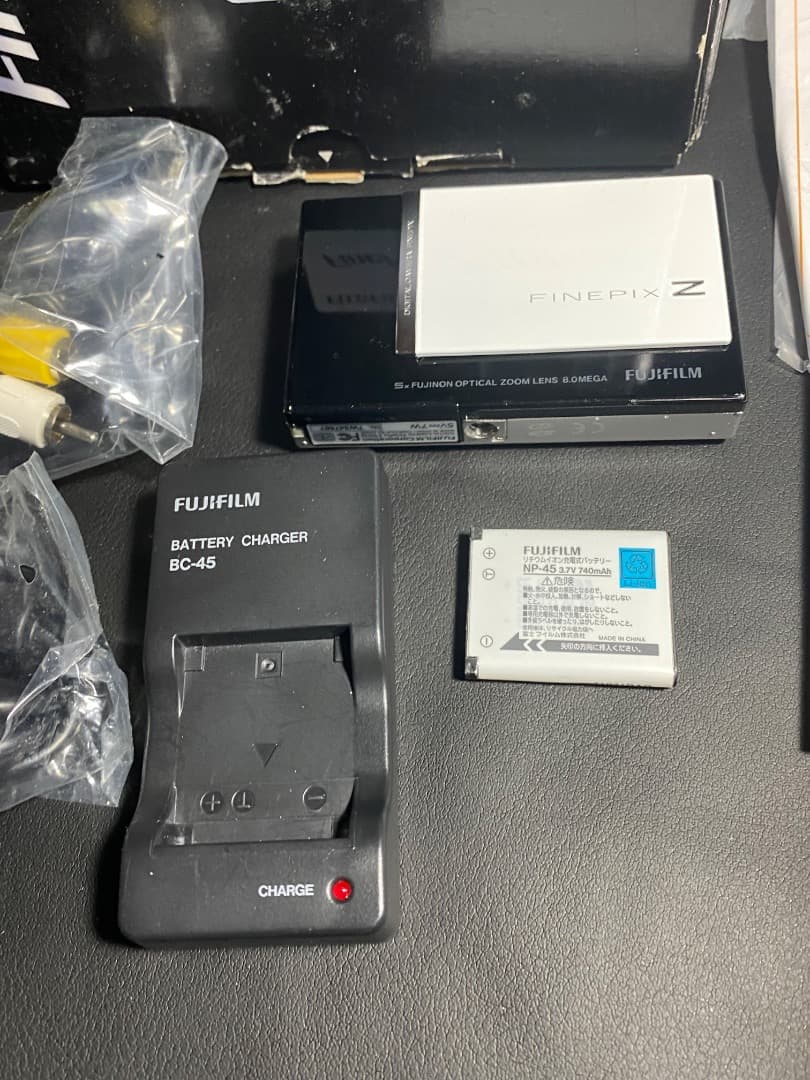 FUJIFILM FinePix Z100fd デジカメ ブラック☓ホワイト