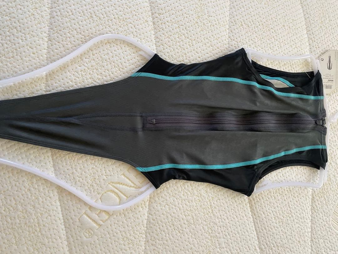 S*様 speedo スポーツ用水着 グレー ブラック