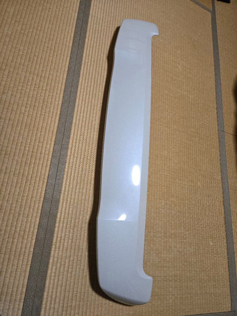 80系ヴォクシー ノア　エスクァイア　純正リアスポイラー　070ホワイトパール