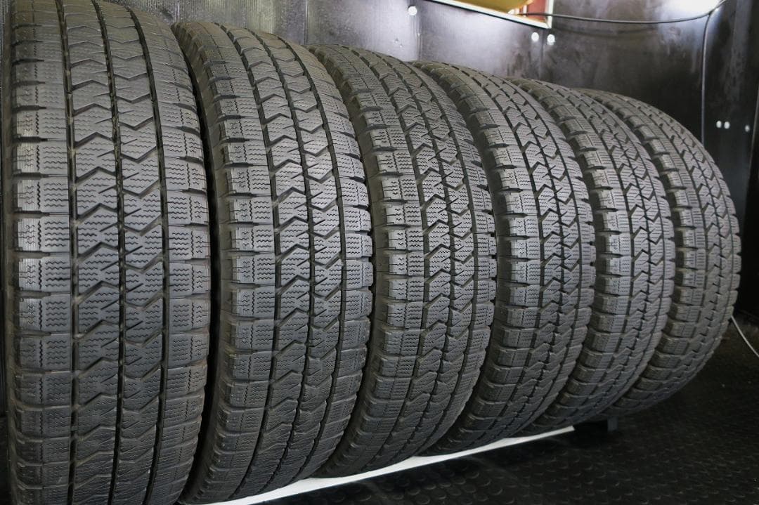 河崎雪様送料込み 205/70R17.5 115/113 ブリヂストン W989