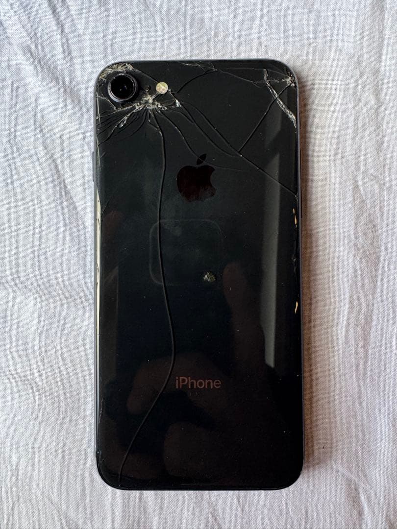 iPhone 8 画面・背面ひびあり Simフリー