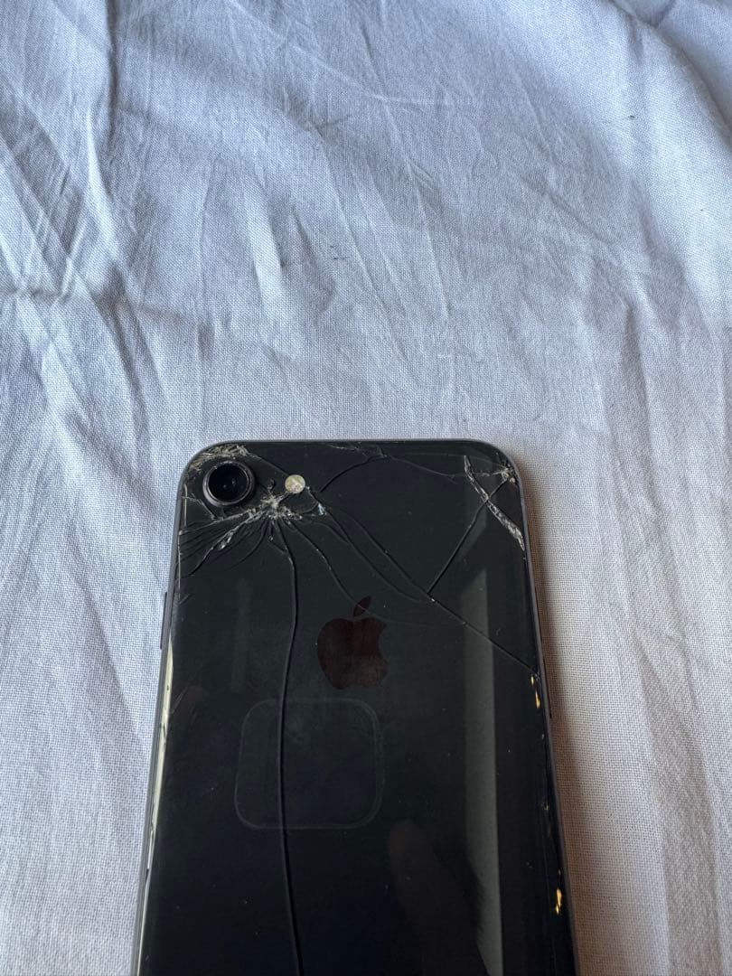 iPhone 8 画面・背面ひびあり Simフリー