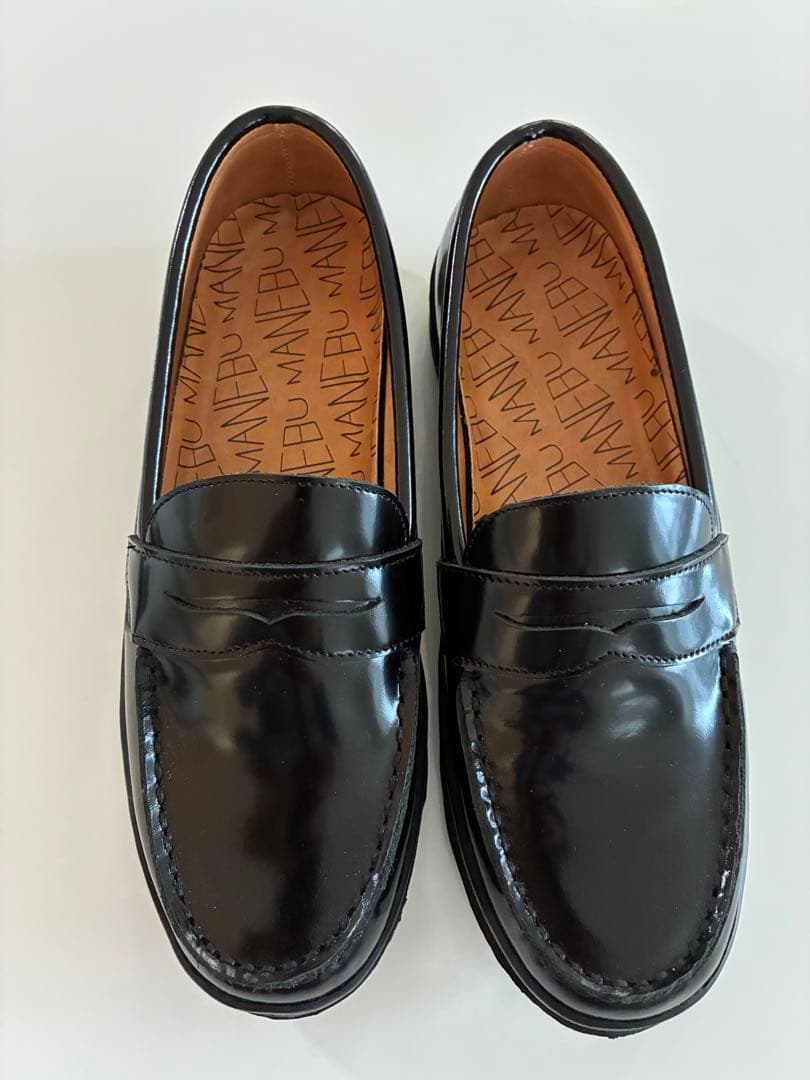 MANEBU｜フェイススキンレザーペニーローファー“VOVO”