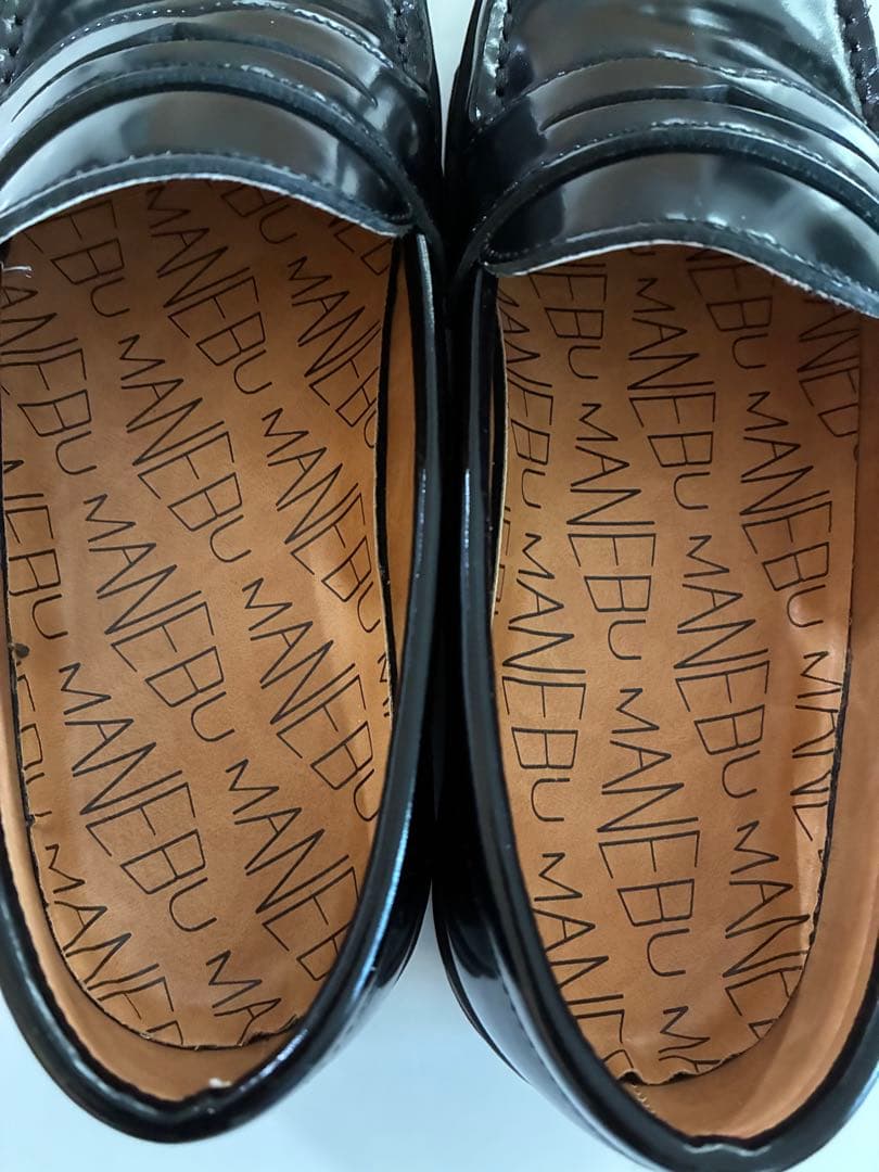 MANEBU｜フェイススキンレザーペニーローファー“VOVO”