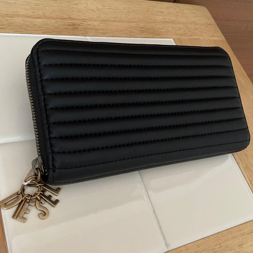 【真理です】　ディーゼル　レザー 長財布　メタル ロゴ チャーム　ブラック