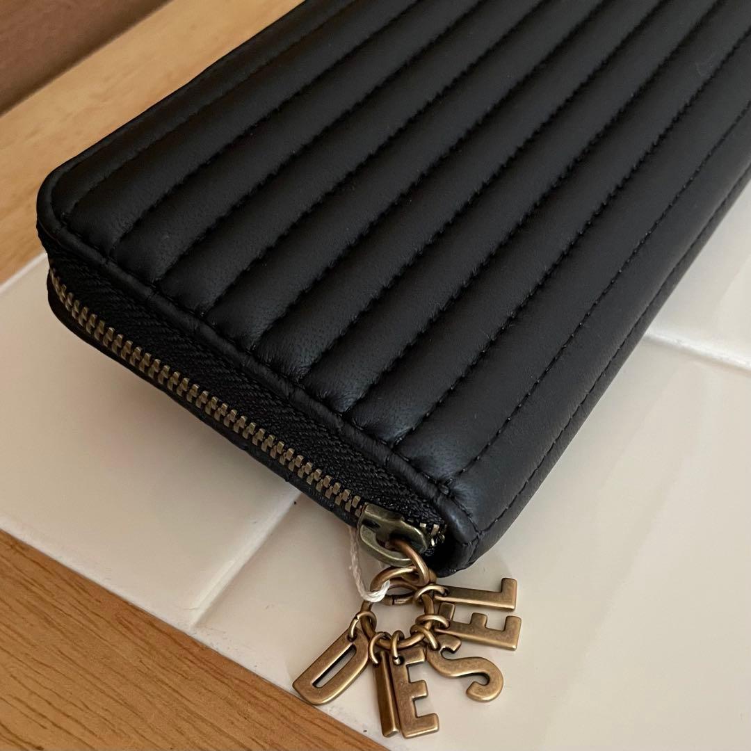 【真理です】　ディーゼル　レザー 長財布　メタル ロゴ チャーム　ブラック