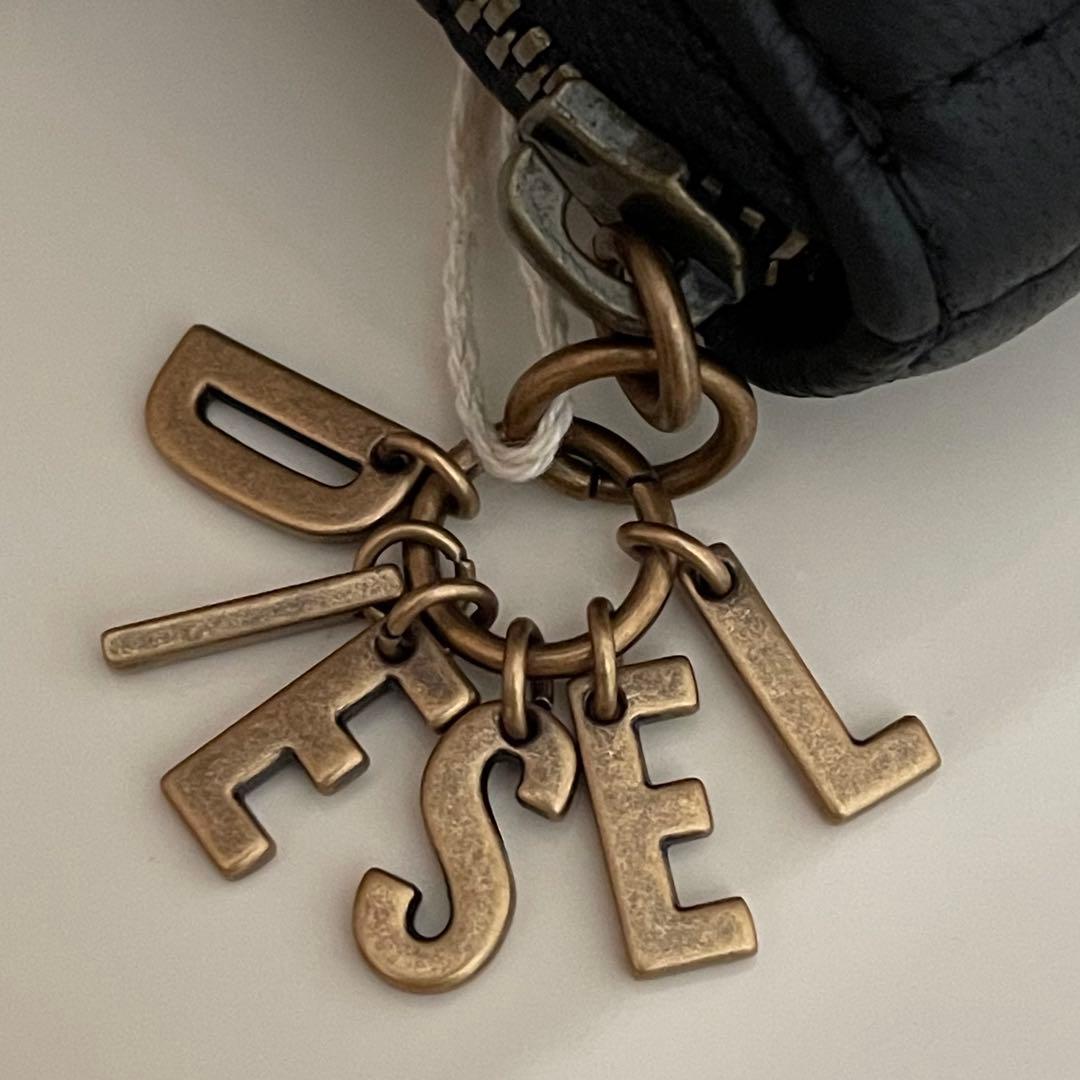 【真理です】　ディーゼル　レザー 長財布　メタル ロゴ チャーム　ブラック