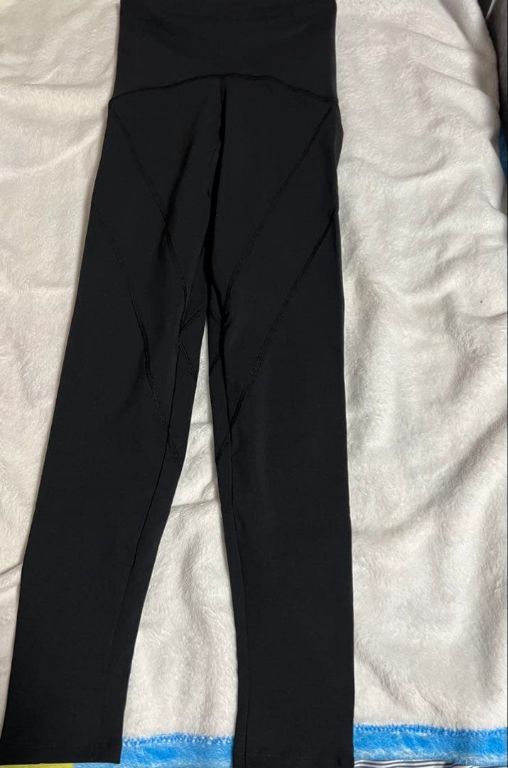 LAVA ピラティスウェア　上下セット＋靴下2組＋ハンドタオル＋水素水バッグ