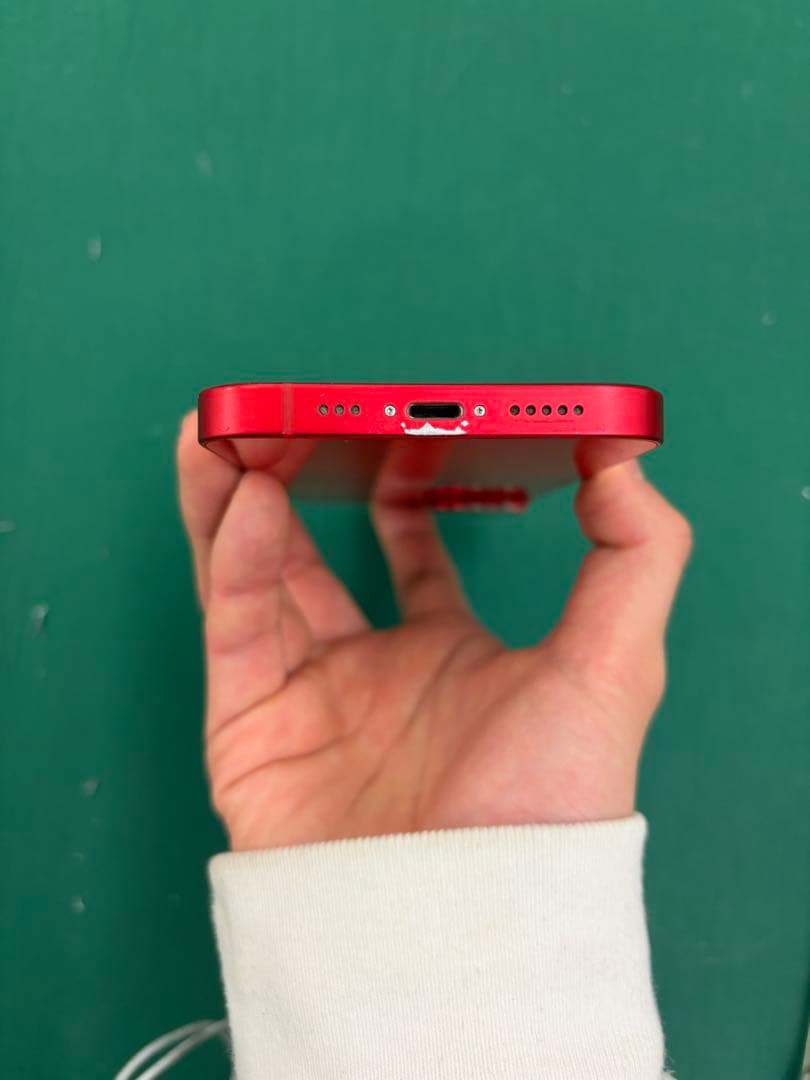 Apple iPhone 14 256GB本体 レッド　充電器とイアホン付き