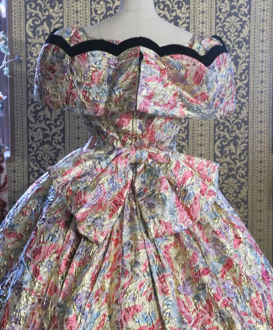 578舞台衣装にファンシー高級ウエディングドレス9号Mサイズオフショルダー