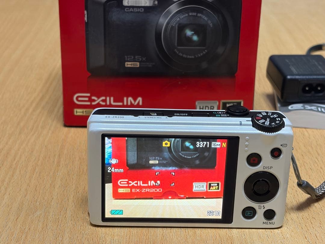 カシオ デジタルカメラ CASIO EXILIM EX-ZR200 ホワイト 箱
