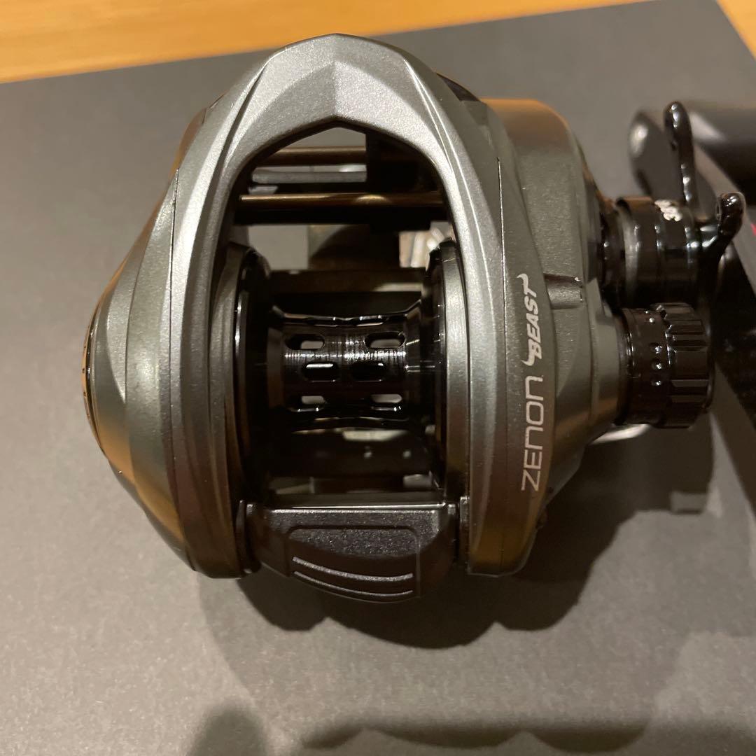 ゼノンビースト9 右