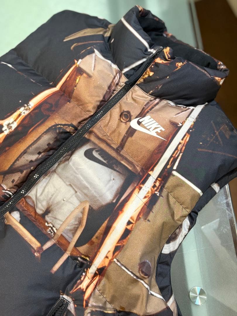 最終価格NIKE グラフィックプリント ダウンベスト Lサイズ