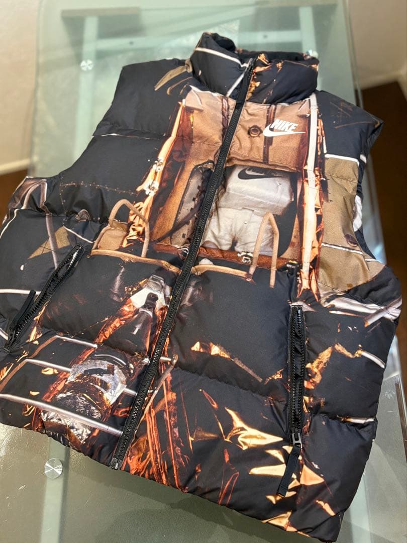 最終価格NIKE グラフィックプリント ダウンベスト Lサイズ