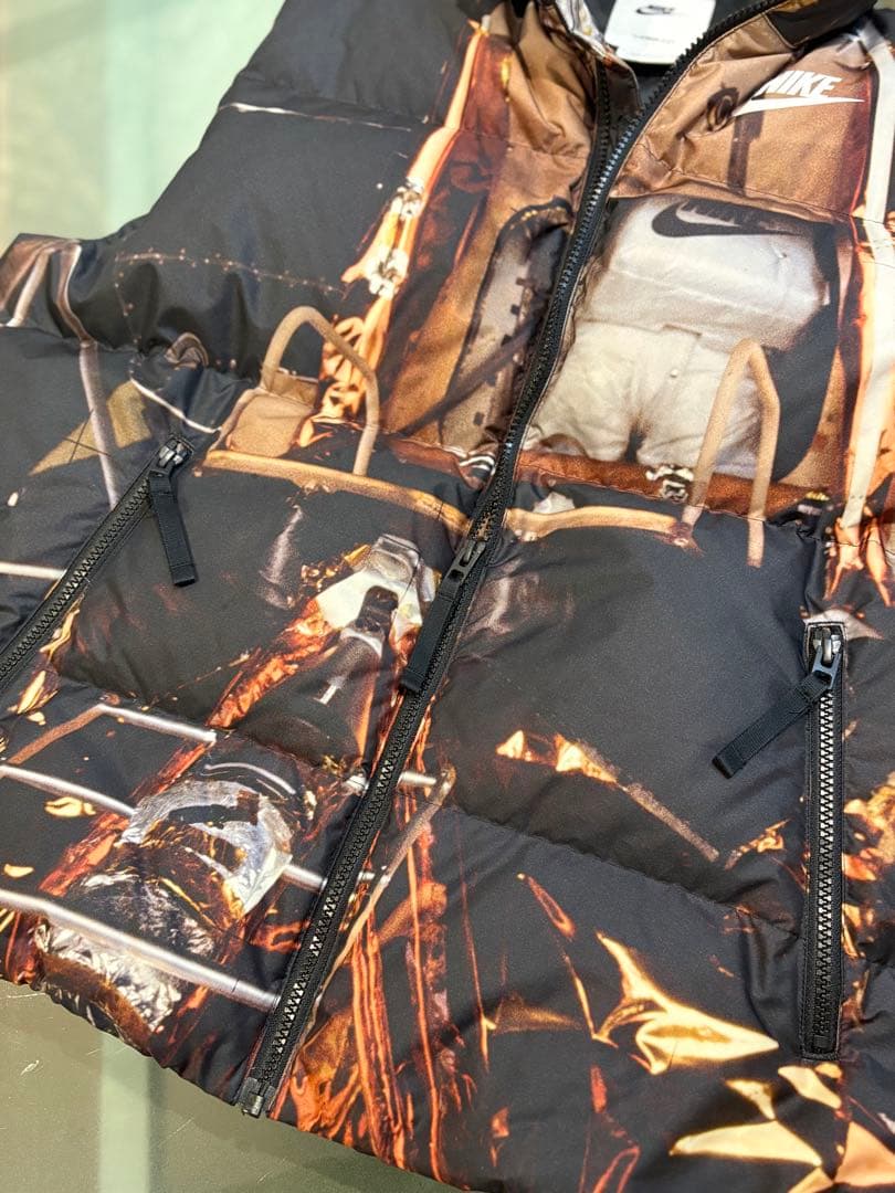 最終価格NIKE グラフィックプリント ダウンベスト Lサイズ