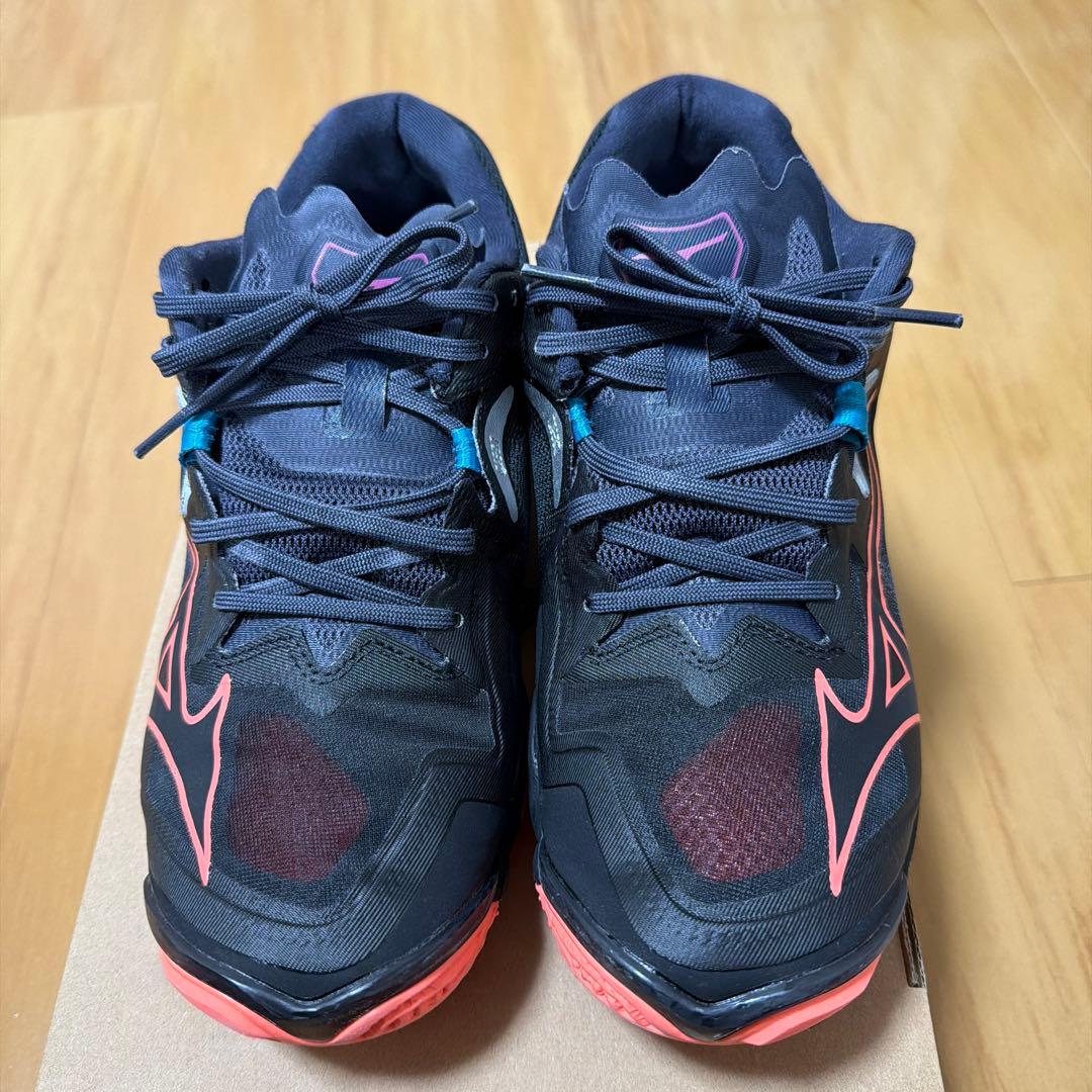 限定カラーMizuno ウェーブライトニングZ8 27.5センチ