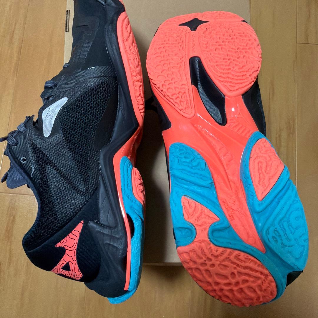 限定カラーMizuno ウェーブライトニングZ8 27.5センチ