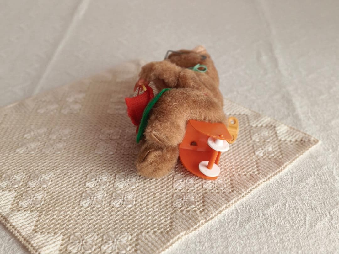 * vintage bear ❀ ゼンマイ仕掛けの 編み物 クマさん