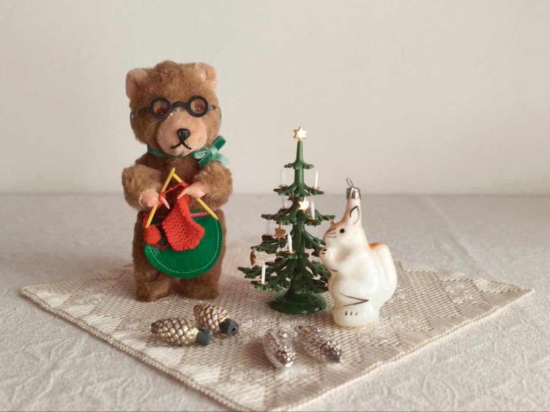 * vintage bear ❀ ゼンマイ仕掛けの 編み物 クマさん