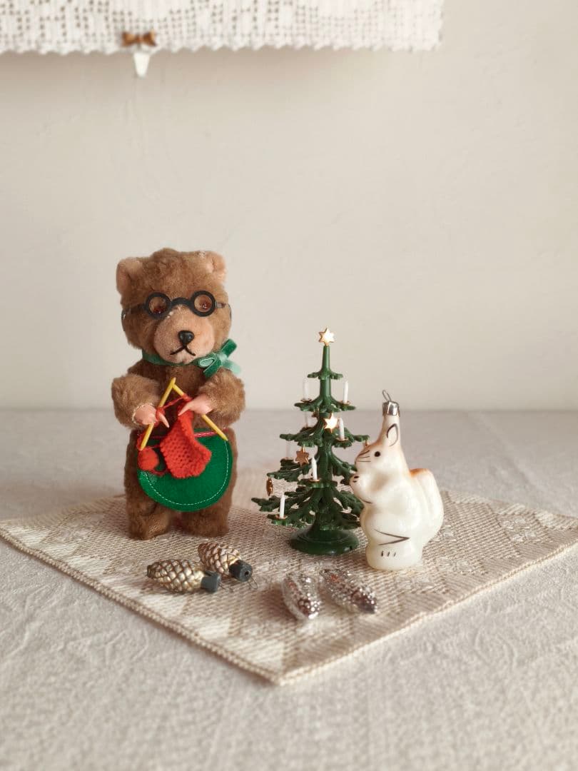 * vintage bear ❀ ゼンマイ仕掛けの 編み物 クマさん
