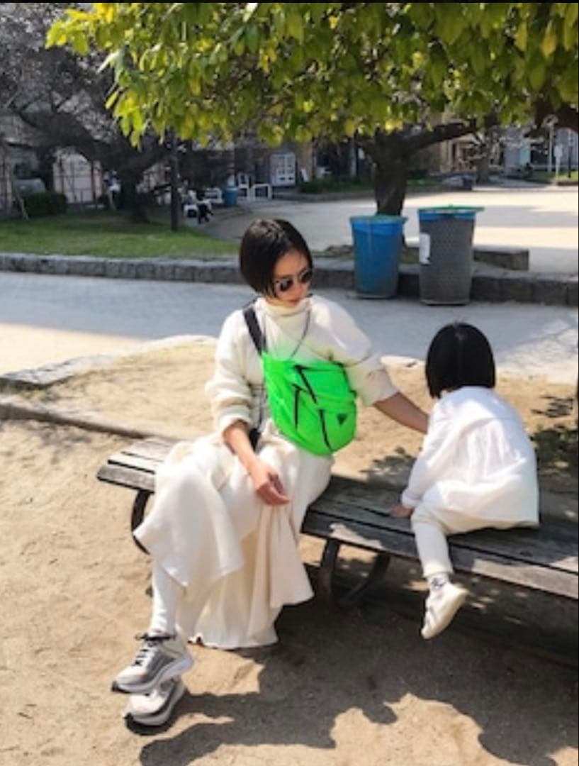 セールPRADA モンタナ ナイロン ボディバッグ シルバー