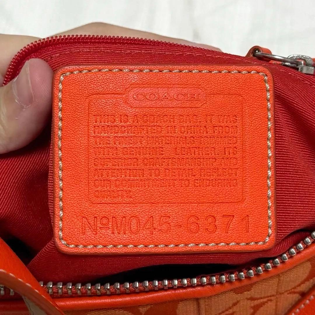 COACH アクセサリーポーチ　ワンショルダー　シグネチャー　オレンジ
