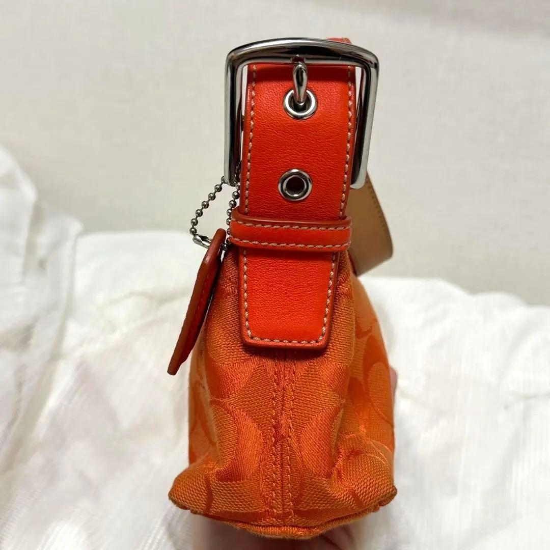 COACH アクセサリーポーチ　ワンショルダー　シグネチャー　オレンジ
