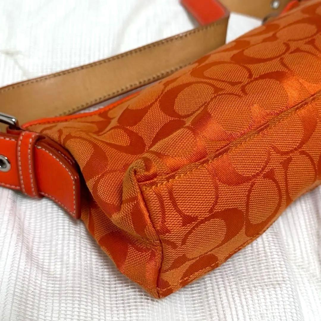 COACH アクセサリーポーチ　ワンショルダー　シグネチャー　オレンジ