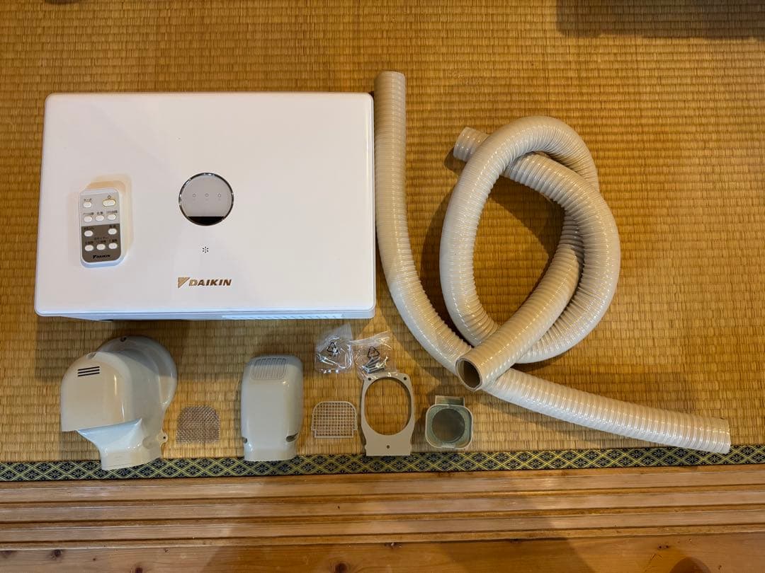 ダイキン　カライエ　除湿乾燥機　水捨て不要　JKT10VS-W